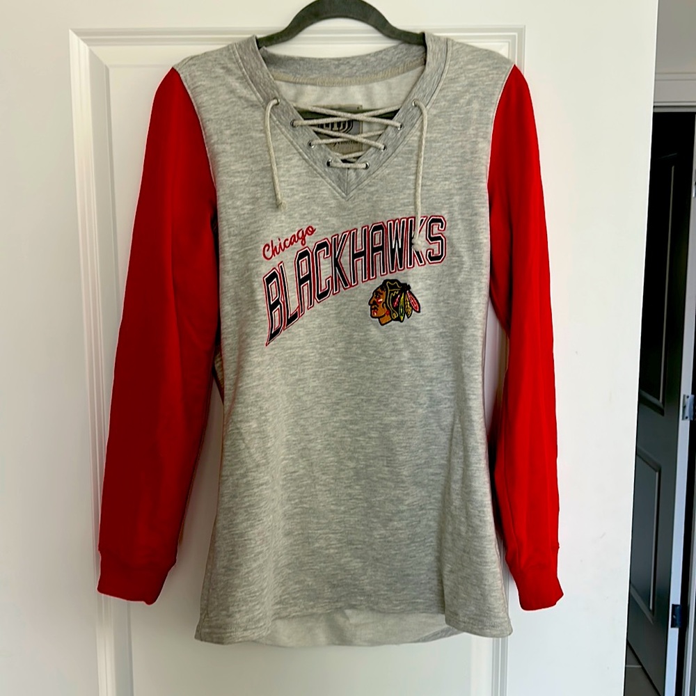 Women’s Blackhawks sweatshirt